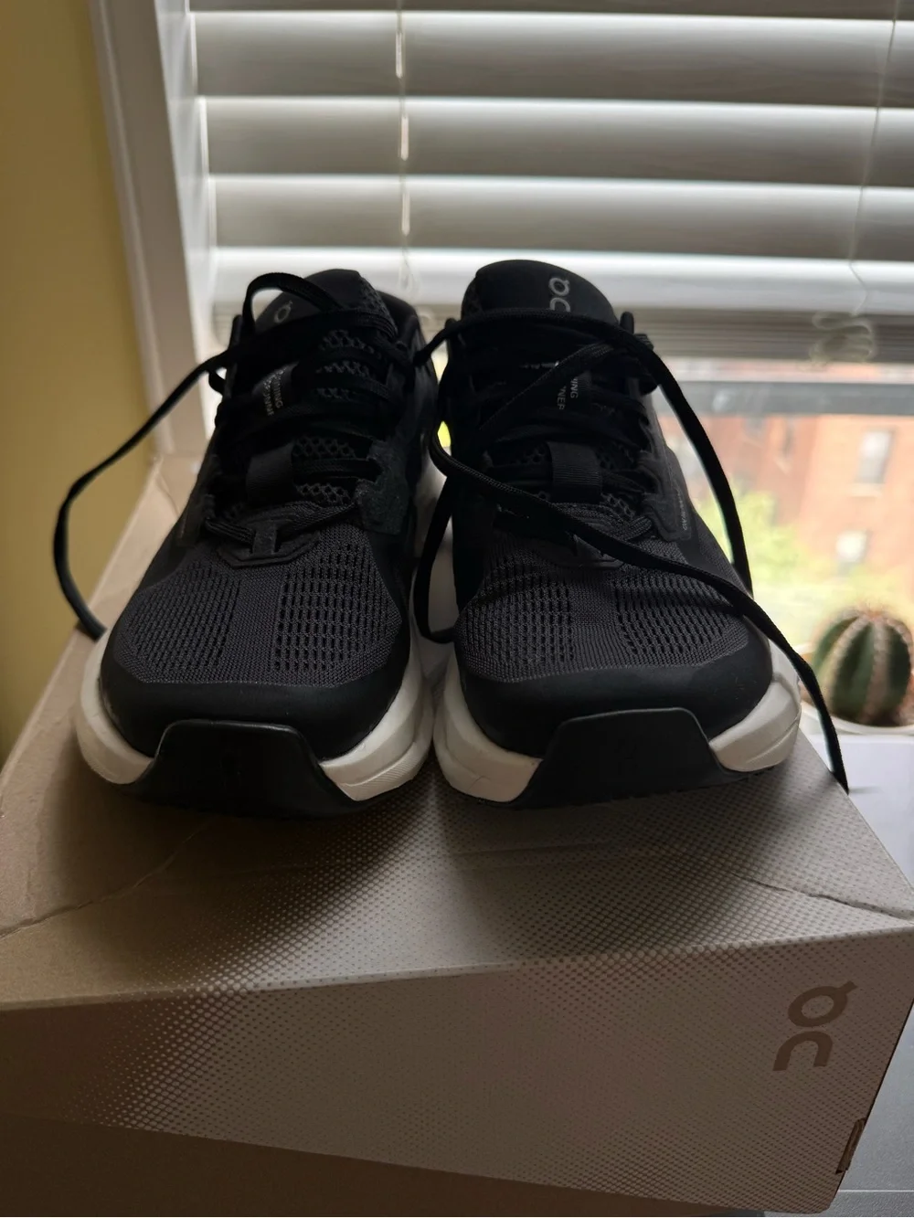 New On Cloud Women’s Black & White Sneakers – Size 7